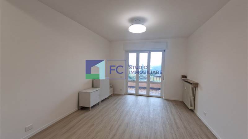 Grande Trilocale con box con vista lago