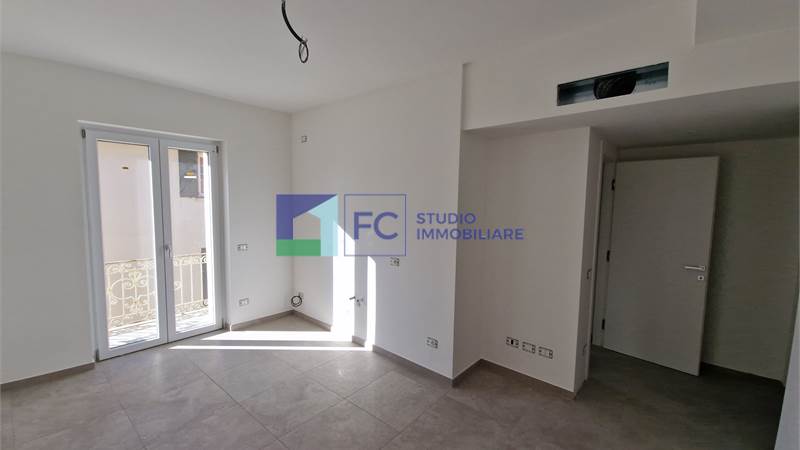 Bilocale nuovo con balcone e finiture moderne